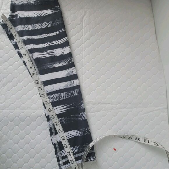 CLEARANCE!!!💥 Lululemon Wunder Under Crop II Size 2 Shady Palms Black Leggings - Picture 13 of 14